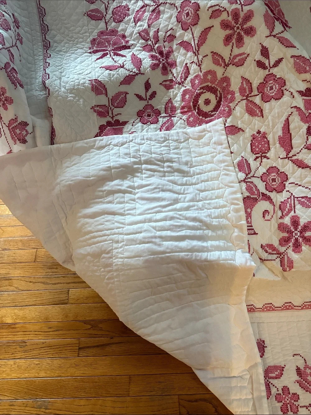 White Quilt with Pink Floral Basket Motif